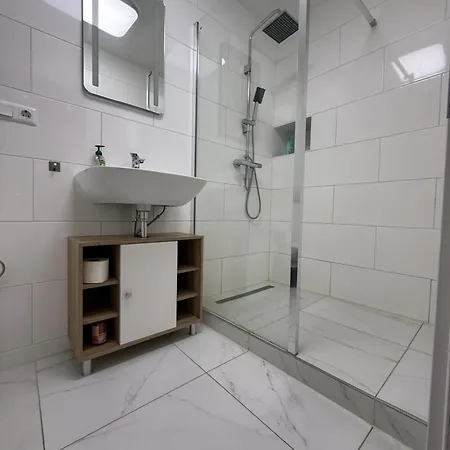 Beautiful Apartment In Moenchengladbach Mit Wintergarten Mönchengladbach